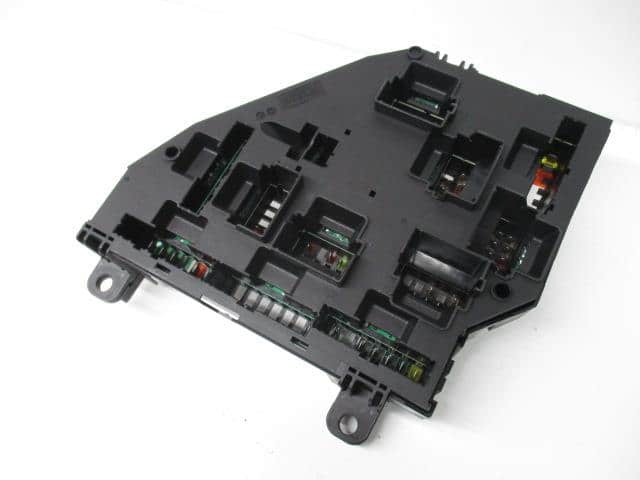 Fuse Box BMW 5 Series 2011 DBA-FR30 921085702 — photo 2