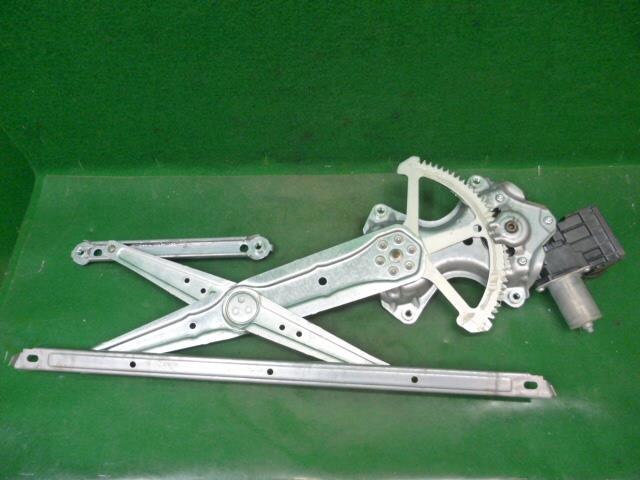 Rear Left Door Regulator TOYOTA Noah 2018 DBA-ZRR85 — photo 3