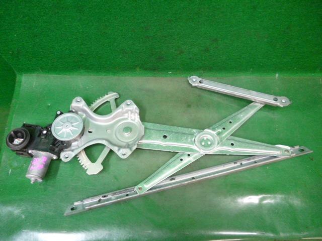 Rear Left Door Regulator TOYOTA Noah 2018 DBA-ZRR85 — photo 1