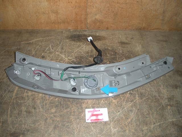Left Tail Light NISSAN Leaf_ 2014 ZAA-AZE0 — photo 5