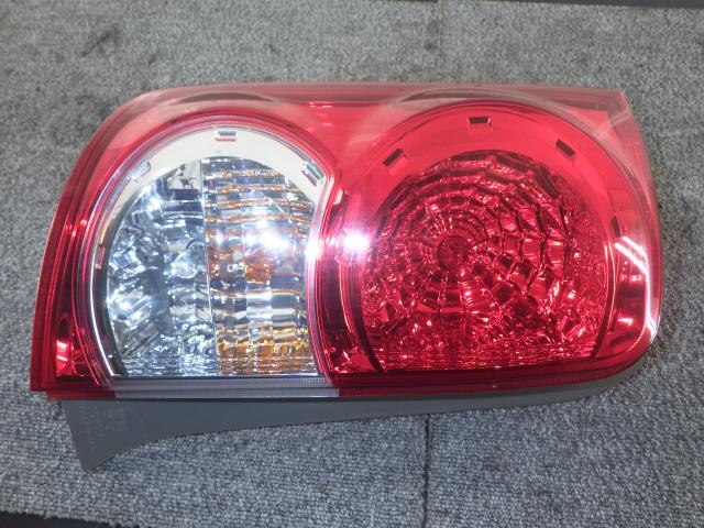 Left Tail Light TOYOTA Corolla Rumion 2007 DBA-NZE151 — photo 1