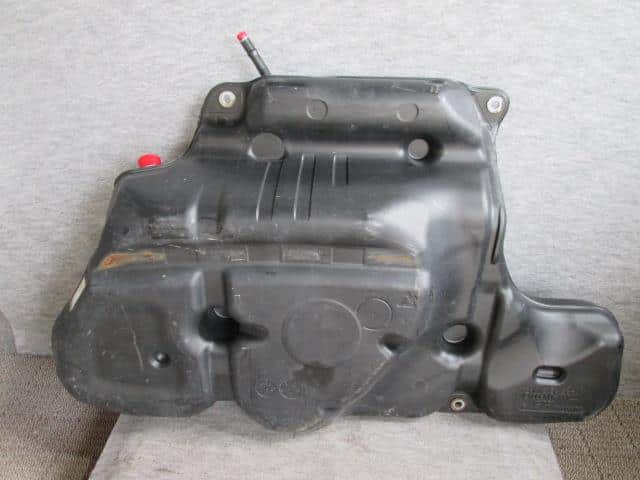 Fuel Tank TOYOTA Auris 2006 DBA-ZRE15 — photo 2