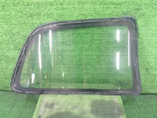 Left Side Windshield TOYOTA Starlet 1998 E-EP91 — photo 2