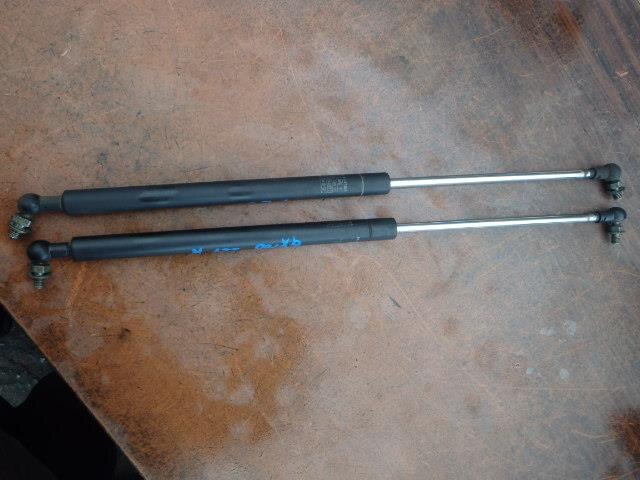 Hood Strut Damper TOYOTA Mark II 1998 GF-GX100 — photo 1