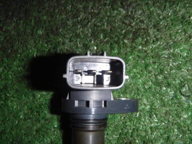 Crank Shaft Position Sensor SUBARU Stella 2006 DBA-RN2 22056KA070 — photo 3