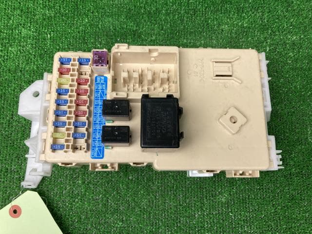 Fuse Box NISSAN Moco 2008 DBA-MG22 — photo 1