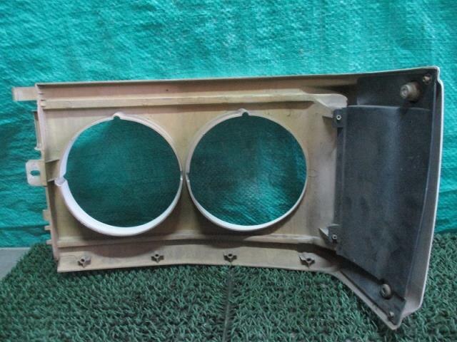 Right Headlight Bezel NISSAN Atlas 1990 U-DJH40 — photo 5