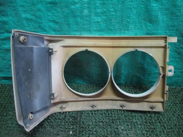 Left Headlight Bezel NISSAN Atlas 1990 U-DJH40 — photo 5