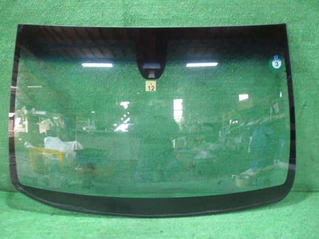 Front Windshield HONDA N-wgn 2014 DBA-JH1 — photo 1