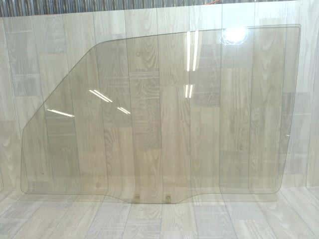 Front Left Door Windshield MITSUBISHI Pajero 1994 Y-V46W — photo 1
