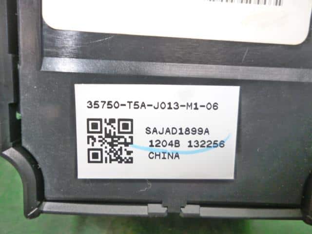 Power Window Switch HONDA Fit 2014 DAA-GP5 — photo 4