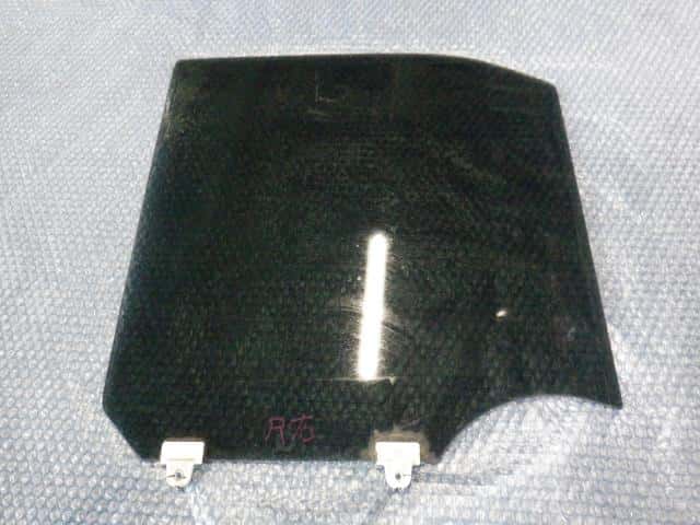 Rear Right Door Windshield NISSAN Cube 2010 DBA-NZ12 — photo 1