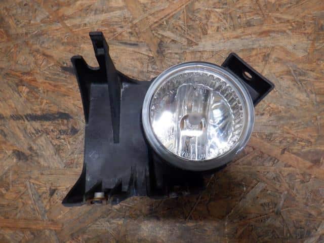 Left Fog Light SUBARU Impreza 2005 LA-GG3 84501FE210 — photo 2