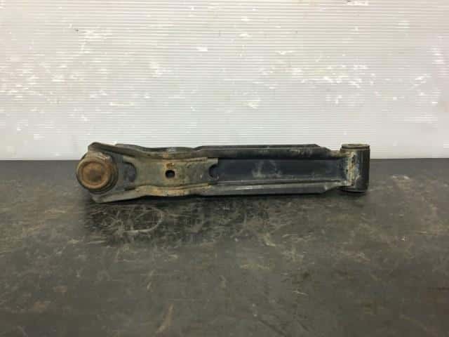 Front Left Lower Control Arm SUZUKI Cervo 1996 E-CN22S 4520069D00 — photo 3