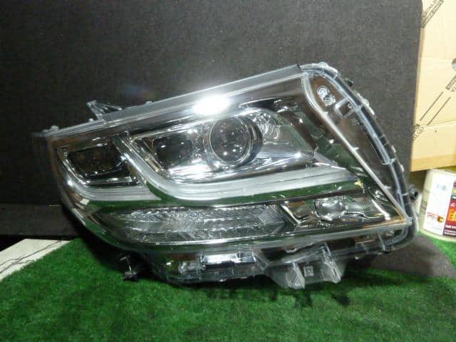 Right Headlight TOYOTA Alphard DBA-GGH30W 8114558341 — photo 1