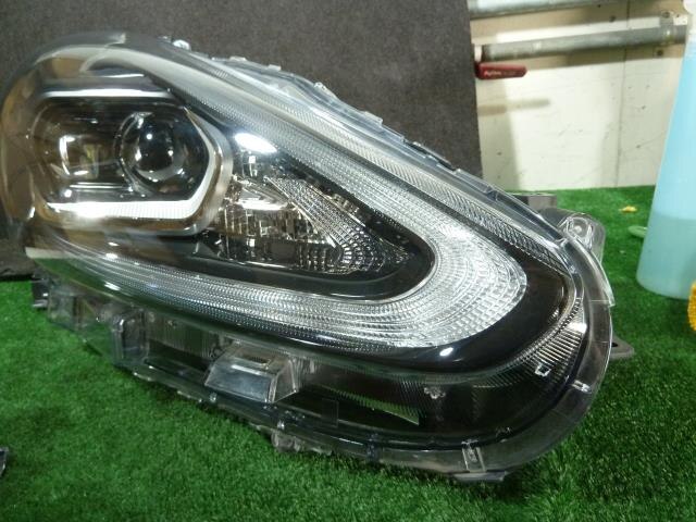 Right Headlight TOYOTA Sienta 2015 DAA-NHP170G — photo 4