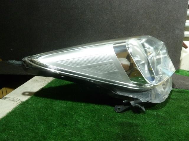 Right Headlight TOYOTA Ractis 2013 DBA-NSP120 — photo 5