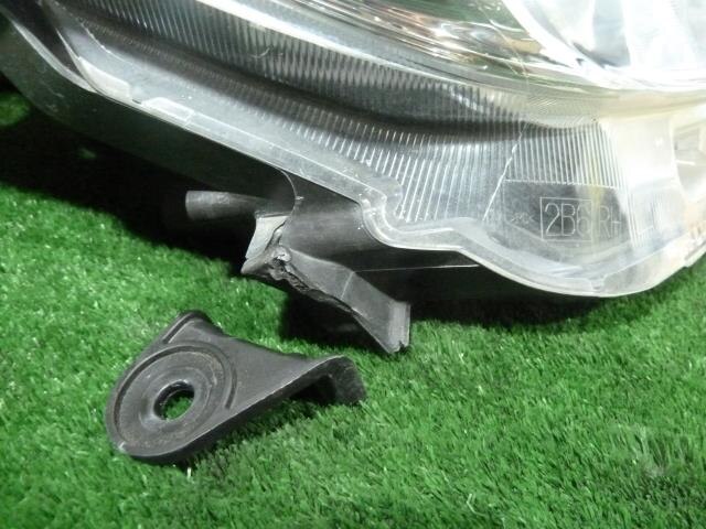 Right Headlight TOYOTA Ractis 2013 DBA-NSP120 — photo 4