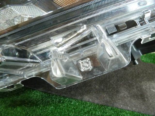 Right Headlight TOYOTA Alphard DBA-AGH30W 8114558371 — photo 3