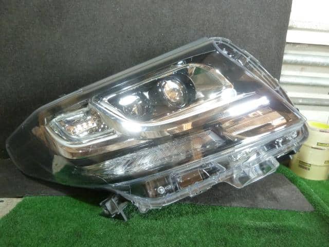 Right Headlight TOYOTA Alphard DBA-AGH30W 8114558371 — photo 1