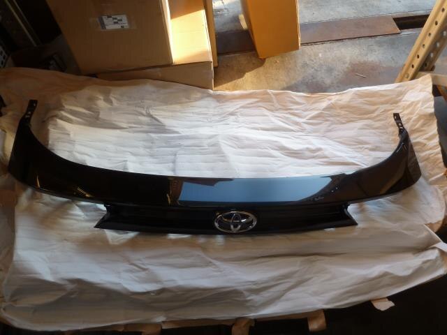 Rear Finish Panel TOYOTA Harrier DBA-ZSU60 — photo 1