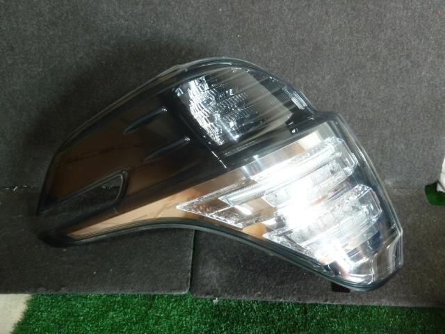 Left Tail Light TOYOTA vellfire DBA-GGH30 — photo 1