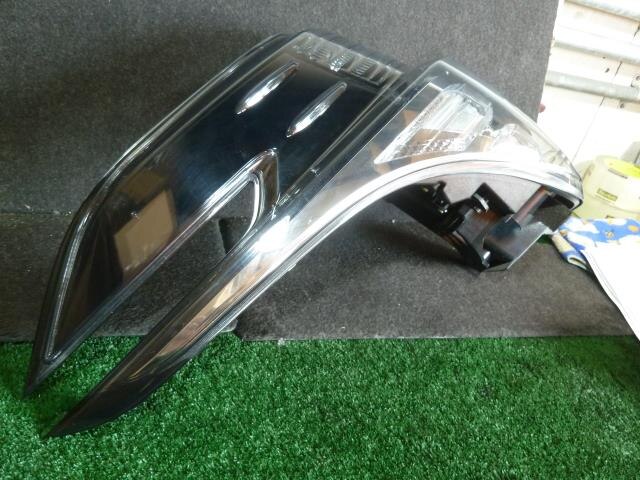 Left Tail Light TOYOTA vellfire DBA-GGH30 — photo 4