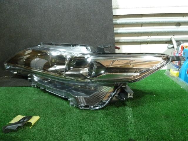 Left Headlight TOYOTA Harrier DBA-ZSU60 — photo 4