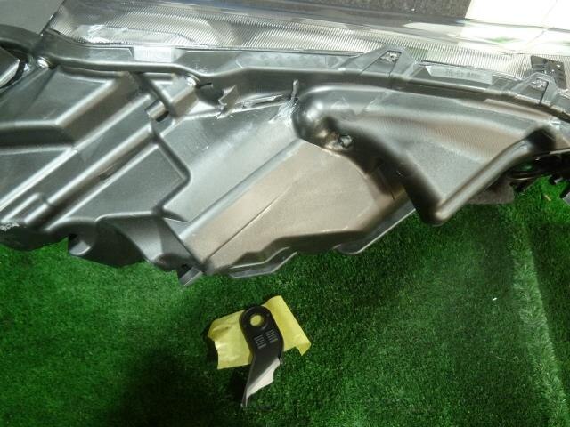 Left Headlight TOYOTA Harrier DBA-ZSU60 — photo 3