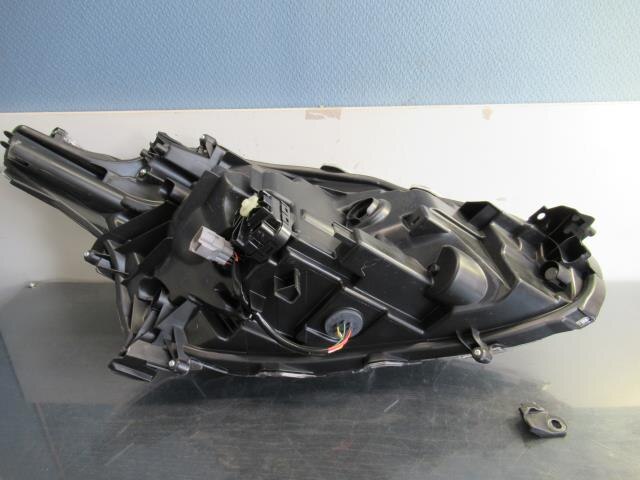 Left Headlight TOYOTA Sienta DAA-NHP170G — photo 8