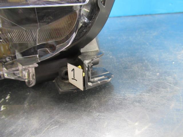 Left Headlight TOYOTA Sienta DAA-NHP170G — photo 4
