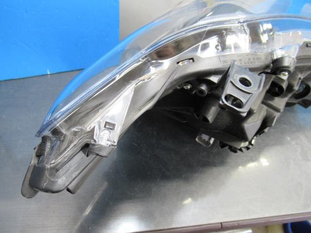 Left Headlight TOYOTA Sienta DAA-NHP170G — photo 5