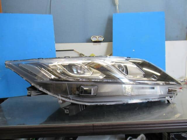 Right Headlight MITSUBISHI 2018 DBA-GK1W — photo 1