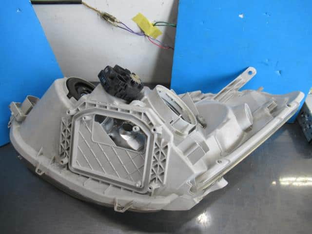 Right Headlight TOYOTA Caldina CBA-AZT241 — photo 8