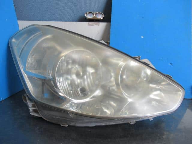 Right Headlight TOYOTA Caldina CBA-AZT241 — photo 1