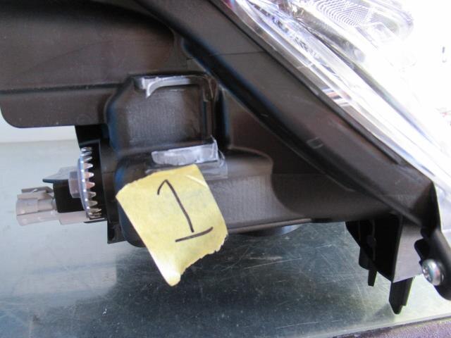 Right Headlight TOYOTA Prius DAA-ZVW50 — photo 4