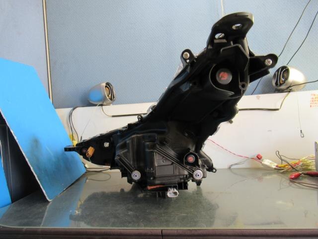 Right Headlight TOYOTA Prius DAA-ZVW50 — photo 6