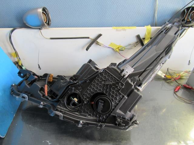 Right Headlight TOYOTA Prius DAA-ZVW50 — photo 7