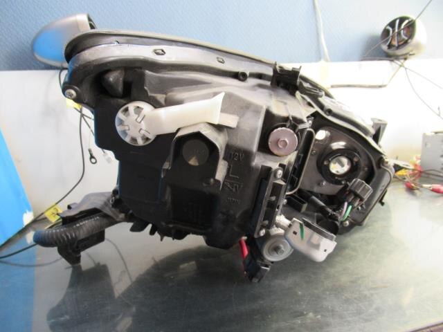 Left Headlight TOYOTA Lexus is DBA-GSE20 — photo 5