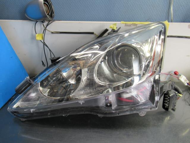 Left Headlight TOYOTA Lexus is DBA-GSE20 — photo 1
