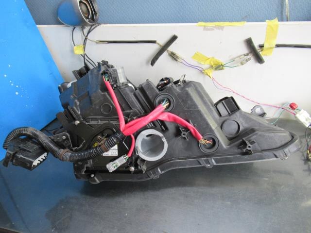 Left Headlight TOYOTA Lexus is DBA-GSE20 — photo 6