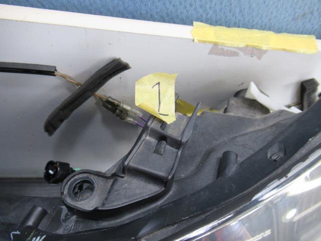 Left Headlight TOYOTA Lexus is DBA-GSE20 — photo 4