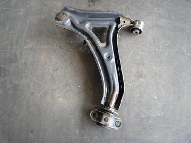 Front Right Lower Control Arm HONDA Vamos 2002 LA-HM2 — photo 2