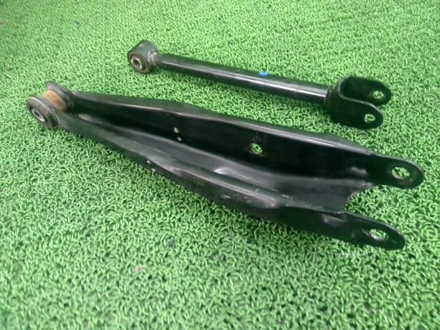 Rear Left Lower Control Arm TOYOTA Crown 2010 DAA-GWS204 4874030130 — photo 1