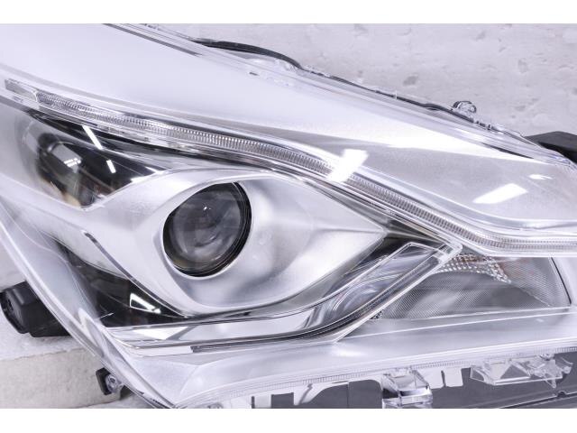 Right Headlight TOYOTA Vitz 2017 DBA-NSP130 — photo 2