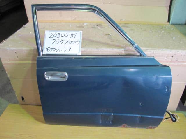 Front Right Door Assembly TOYOTA Crown 1979 MS105 — photo 1