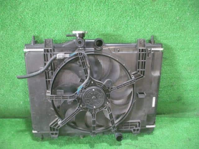 Radiator NISSAN Cube 2013 DBA-Z12 — photo 2