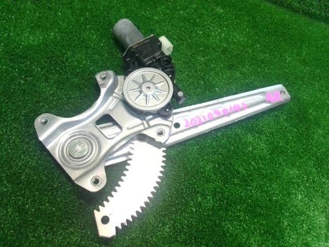 Rear Right Door Regulator SUZUKI Alto 2015 DBA-HA36S 8350174P10 — photo 1