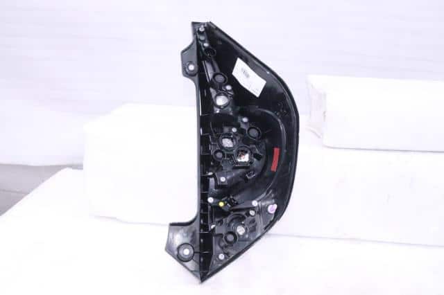 Left Tail Light TOYOTA Aqua 2017 DAA-NHP10 — photo 4