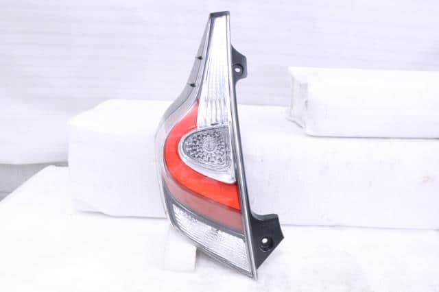 Left Tail Light TOYOTA Aqua 2017 DAA-NHP10 — photo 1